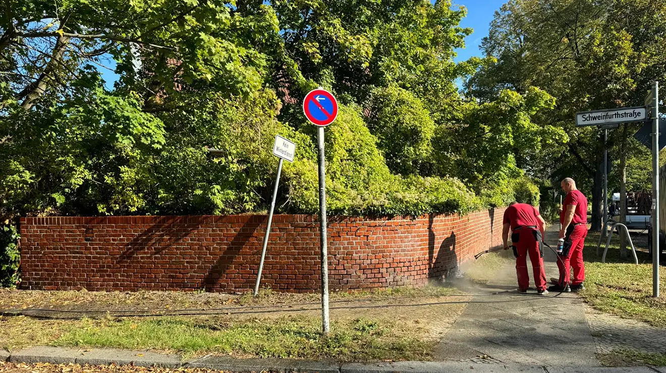 Hausfassade nach der Graffitientfernung