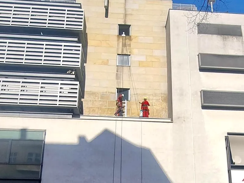 Neukölln-Arcaden nach der Graffitientfernung