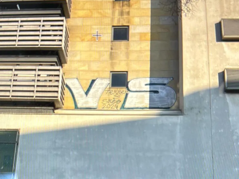 Neukölln-Arcaden mit Graffiti