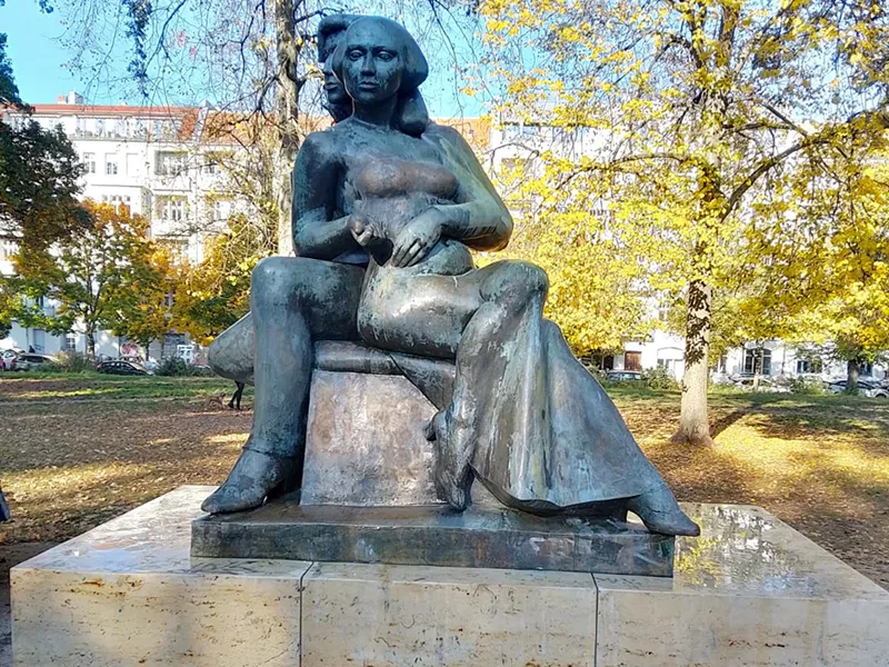 Skulptur nach der Graffitientfernung