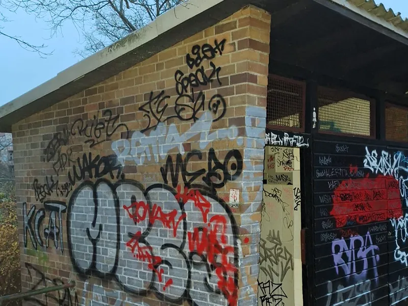 Wall-PC mit Graffiti